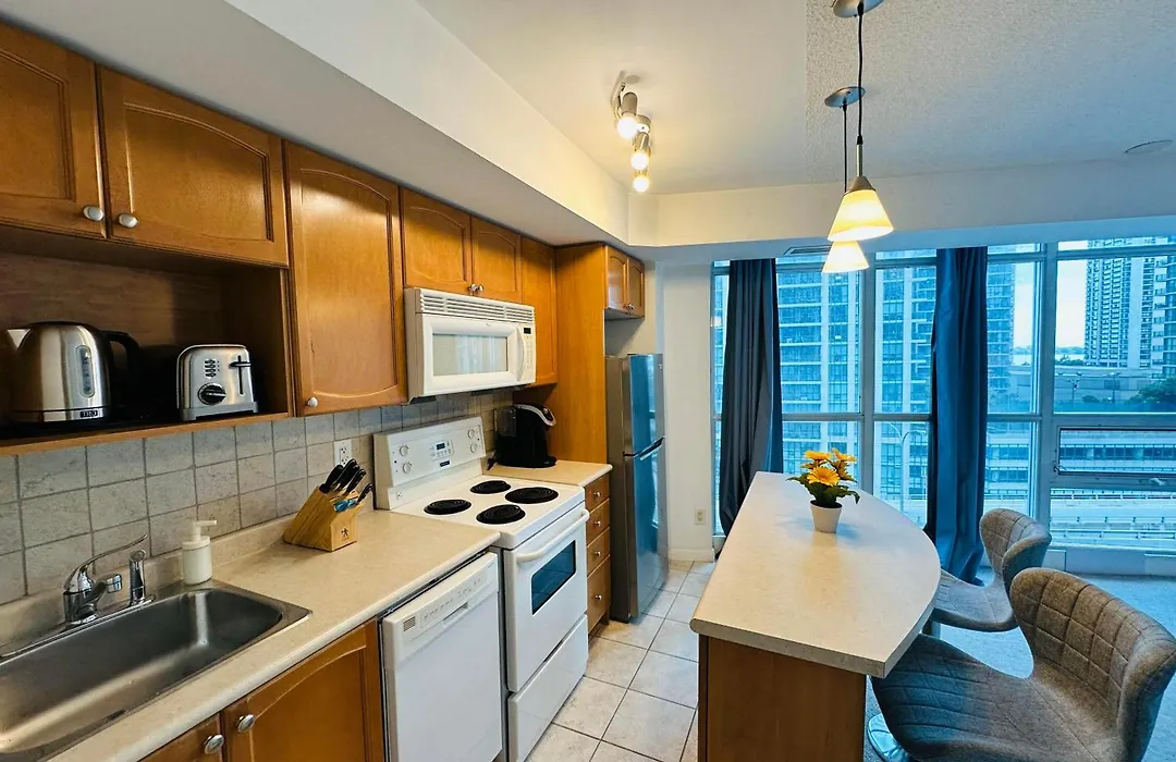 Rivetstays - The Yonge Apartment