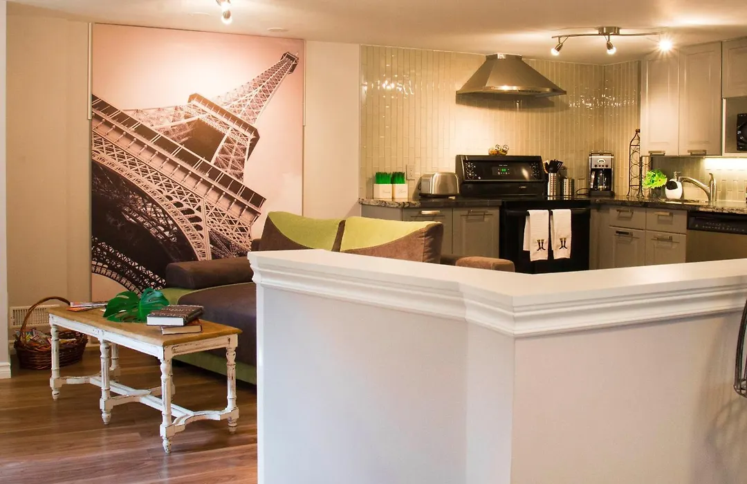 Charming Downtown Pied-a-terre Apartment *