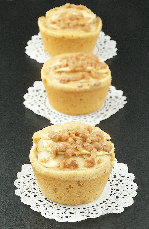 Donna Hay's Warm Apple Cinnamon Crumb Cakes with Calvados A photo of Donna Hay's Warm Apple Cinnamon Crumb Cakes with Calvados.