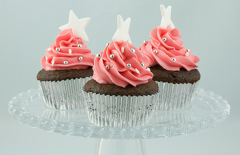 chocolate cupcake recipe, homemade marshmallow fluff, best chocolate cupcakes A photo of Christmas Cupcakes.