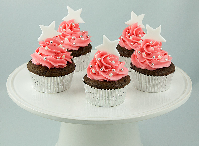 Dark Chocolate Cupcakes with Peppermint Marshmallow Cream Filling A photo of Dark Chocolate Cupcakes with Peppermint Marshmallow Cream Filling frosted with Swiss Meringue Buttercream displayed on a white cake stand.