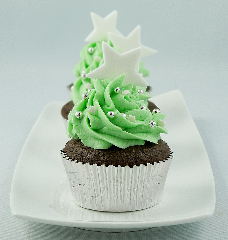 chocolate cupcake recipes, homemade marshmallow cream, dark chocolate cupcake A photo of peppermint marshmallow cream filled dark chocolate cupcakes.