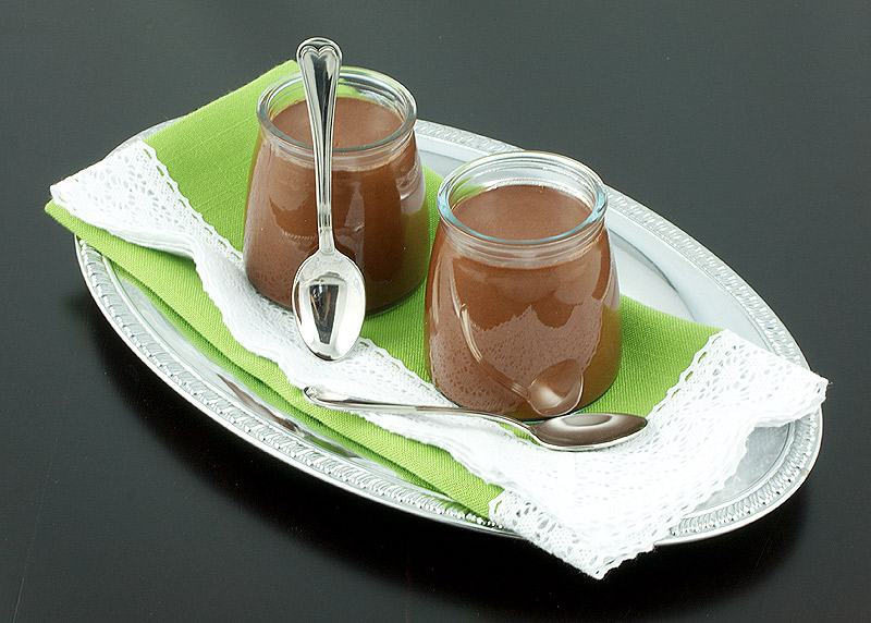 chocolate chantilly, easy dessert recipes with pictures, chantilly recipe A photo of 2 Chocolate Chantilly desserts in glass cups.