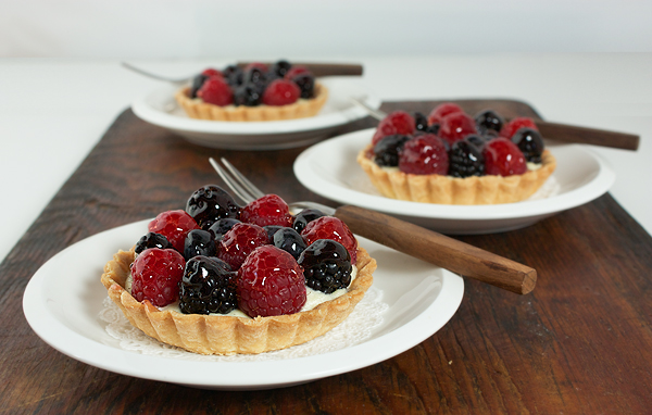 tart recipes, tart recipe, recipe for tarts A photo of fruit tarts on white dessert dishes with dessert forks.