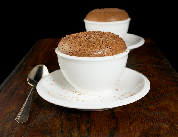 souffle chocolate recipe, chocolate sweets recipes, easy chocolate recipes, chocolate dessert recipes A photo of Chocolate Souffle desserts in white dishes with saucers.