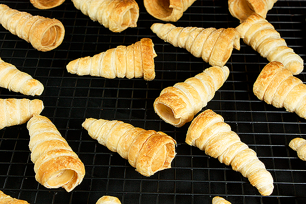 Sfoglia A photo of Italian Sfoglia, Puff Pastry Horns cooling on a wire rack.